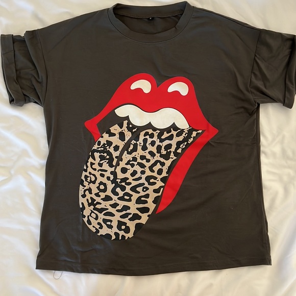 Tops - NWOT, Women’s Graphic Tee